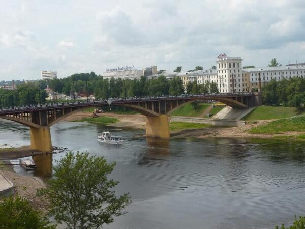 Кировский мост через З.Двину - вид от Свято-Успенского собора