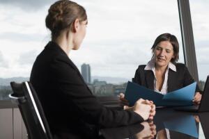 Поиск работы. На что обращать внимание, чтобы не быть обманутым?
