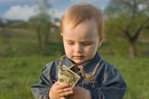 Как научить своего ребенка правильно обращаться с деньгами?