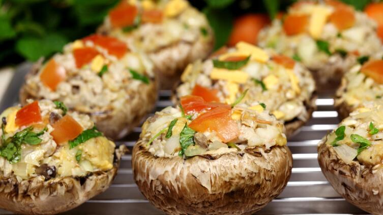 Как фаршировать шампиньоны?