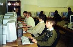 Видя целый мир благодаря монитору, можно сделать больными глаза...