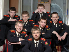 На фото (слева направо): Кирилл Емельянов, Артур Сопельник, Борис Корчевников, Александр Головин, Павел Бессонов, Аристарх Венес, Артем Терехов. На фото (слева направо): Кирилл Емельянов, Артур Сопельник, Борис Корчевников, Александр Головин, Павел Бессонов, Аристарх Венес, Артем Терехов.