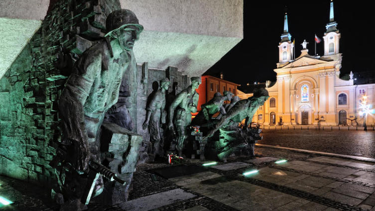 Почему Красная Армия в 1944 году так и не смогла помочь восстанию в Варшаве? Часть 1