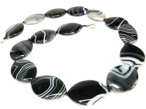 Почему в литературных произведениях агат стал синонимом чёрного цвета? Часть 1