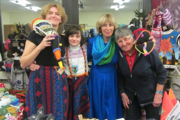 Рамбовский сувенир, Марина, Розвита и, конечно же, эндемик Степаныч на плечах