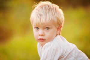 Раннее развитие. Стоит ли учить ребенка чтению с года?