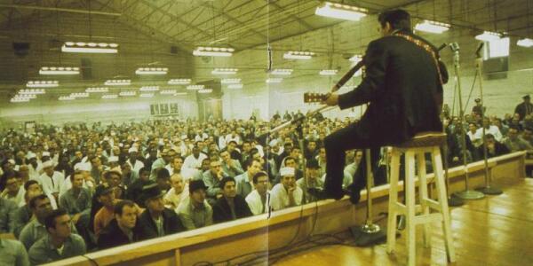 Выступление Кэша перед узниками тюрьмы Фолсон