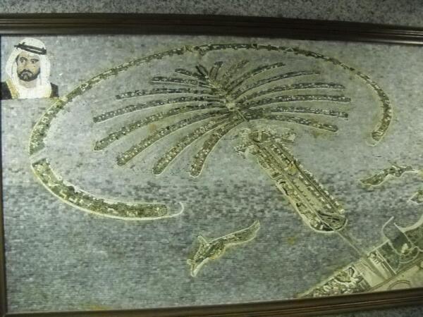 Знаменитый насыпной остров в форме пальмы