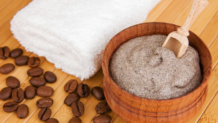 Домашние рецепты: как приготовить скраб из молотого кофе?