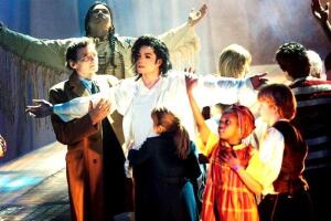 Как Майкл Джексон боролся с расизмом и кричал за всю Землю?