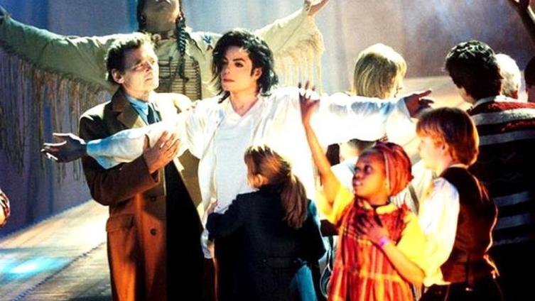 Именно эта поза Джексона так возмутила Джарвиса Кокера.