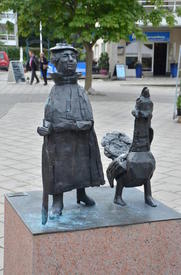 Памятник Эльзе Бесков на площади в Дьюрсхольме (Швеция)