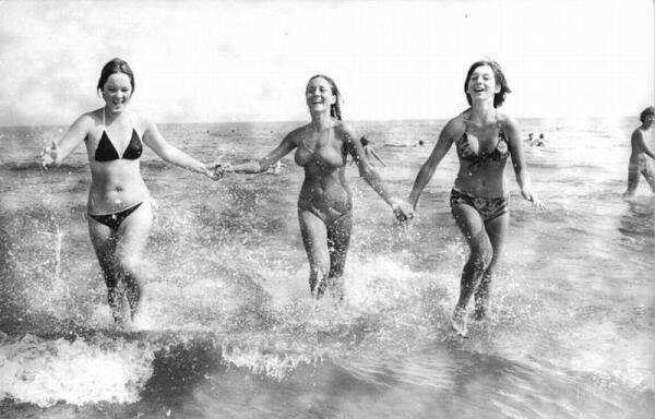 Итси Битси Тини Винни Еллоу Полька Дот Бикини!