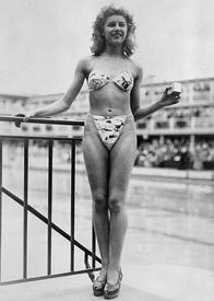 Стоило Мишелин Бернадини продемонстрировать бикини, как ей пришло несколько тысяч писем с предложением руки и сердца