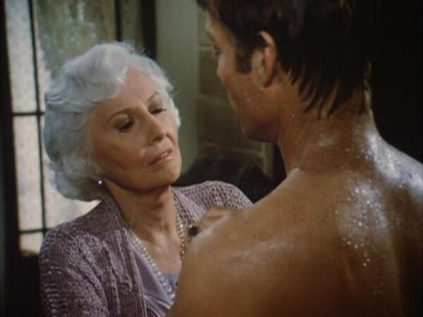 Барбара Стенвик в роли Мэри Карсон