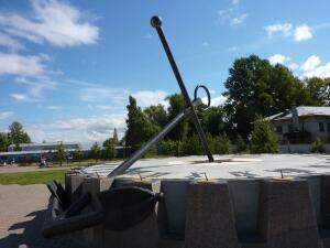 Летний Кронштадт: посмотрим выставку арт-объектов из мусора?