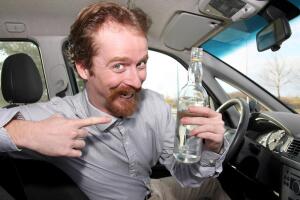 Опасен ли пьяный водитель в припаркованном автомобиле?