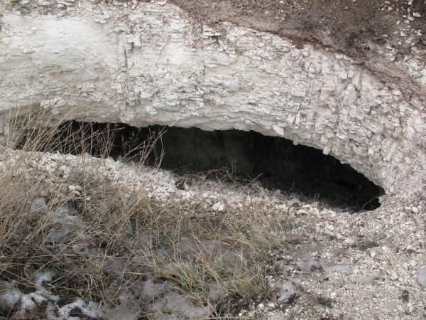 Рухнувшие своды меловой пещеры возле хутора Титчиха.