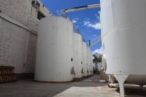 Что произойдет, если прыгнуть в бассейн, заполненный алкоголем?