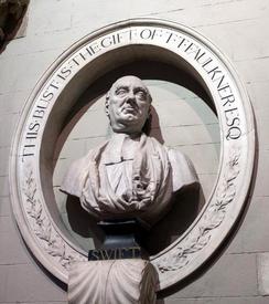 Бюст Свифта на стене собора святого Патрика