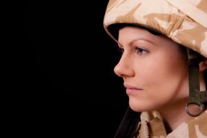 В каких странах женщины обязательно служат в армии?