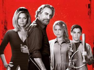 «Малавита» (2013). Легкое криминальное чтиво, или Как сдувается Бессон?