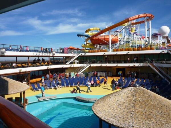 Аквапарк, бассейн - 10, 11 и 12 палубы