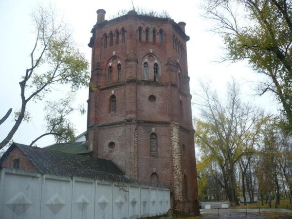 Старинная водонапорная башня в Рамони