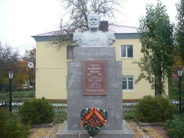 Памятник Мосину в Рамони