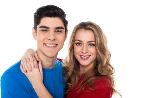 Почему девушка дружит с парнем?