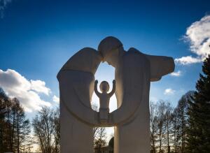 Поможет ли нашим детям прививка любви к Родине?