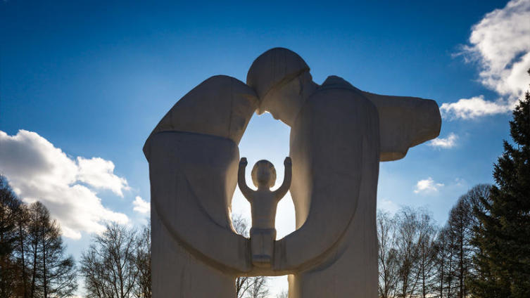 Поможет ли нашим детям прививка любви к Родине?