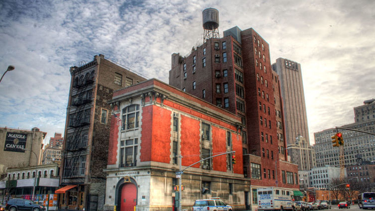 Пожарная станция в Нью Йорке - база «Охотников за привидениями».