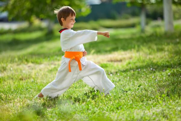 Отрабатывая приёмы на конкретных ситуациях, ты формируешь манеру движения