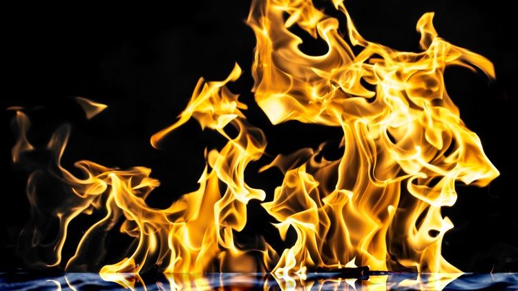 Знаменитый «греческий огонь» воспламенялся прямо на воде