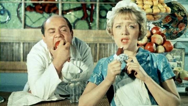 Кадр из фильма «Полосатый рейс»