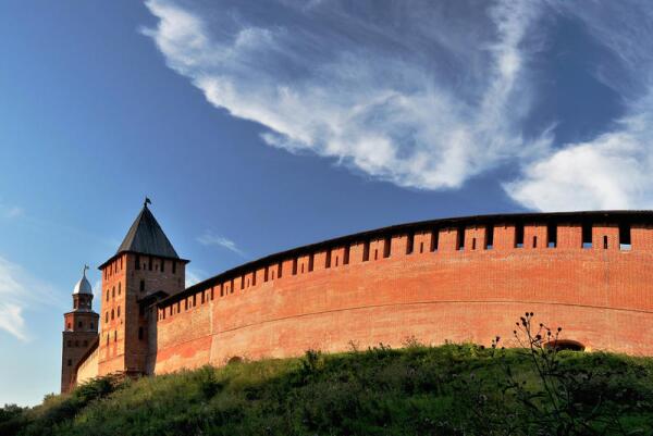 Стены новгородского Кремля