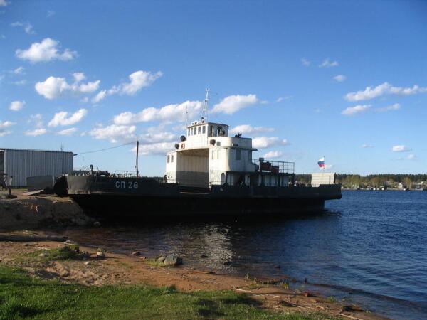 В Вознесенье (Ленинградская обл.) переправиться через Свирь можно только на плашкоуте 