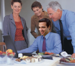 Без перерыва на обед и сплетни...