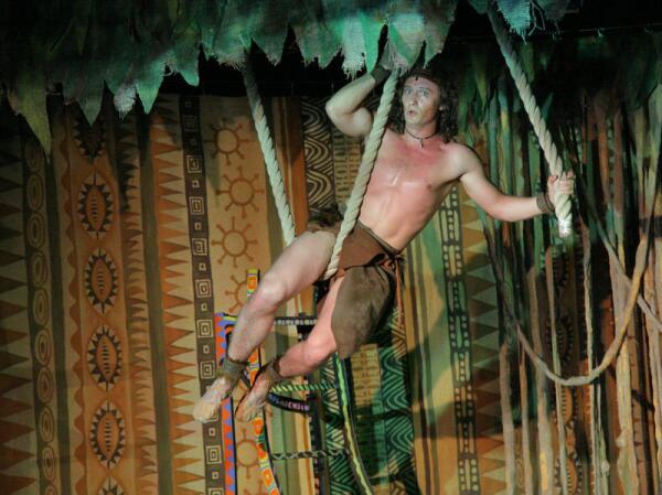 Сцена из спектакля