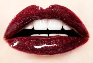Что сделает женские губы красивыми?