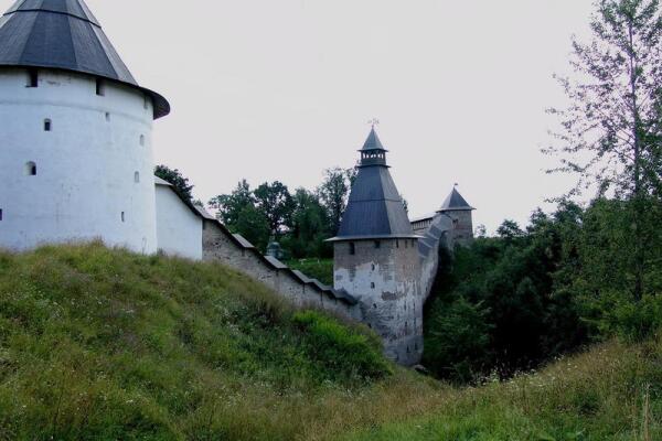 Вид Псково-Печорского монастыря