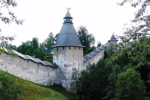 Вид Псково-Печорского монастыря