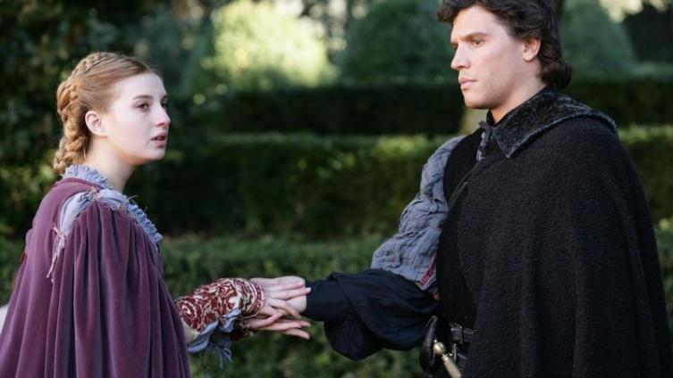 Мария Вальверде в роли Лукреции 