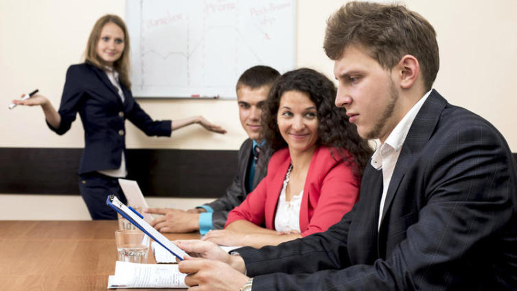 Хвали - публично, критикуй - лично