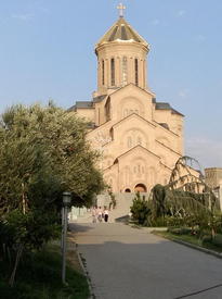 Патриарший собор в Тбилиси. Высота — 100 метров
