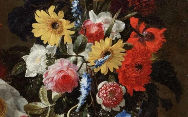 Джузеппе Рекко, Натюрморт с розами, тюльпанами и другими цветами в стеклянной вазе с выпечкой и сладостями на оловянном блюде, фрагмент «Цветы»