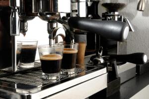 Все! Я хочу кофе… Не купить ли кофемашину?