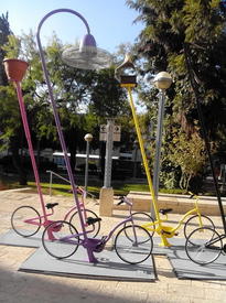 Современная скульптура-инсталяция