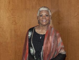 Как были написаны и записаны гениальные хиты «Walk On By» и «Anyone Who Had a Heart»? Ко дню рождения Дион Уорвик